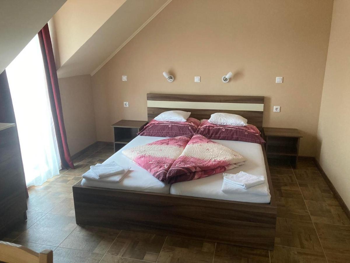 Borostyán Panzió Balatonfüred Acomodação com café da manhã Exterior foto