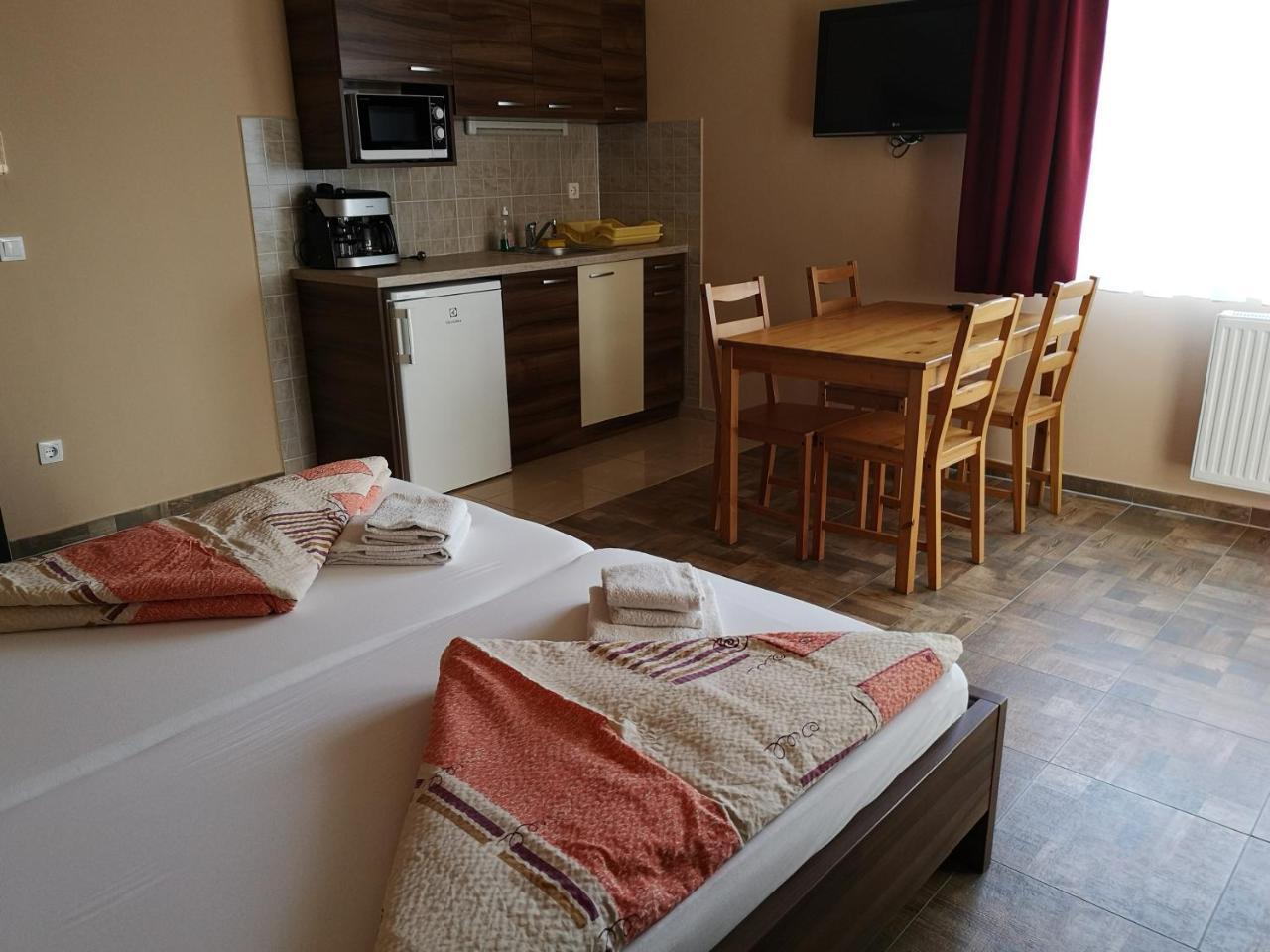 Borostyán Panzió Balatonfüred Acomodação com café da manhã Exterior foto