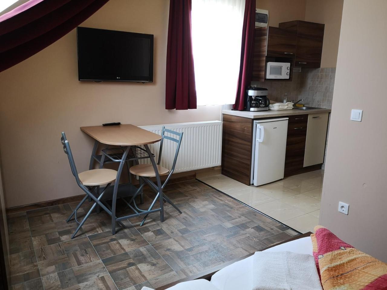 Borostyán Panzió Balatonfüred Acomodação com café da manhã Exterior foto